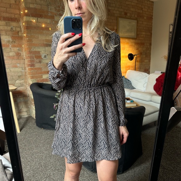 Aritzia Talula Dress Size Small - Picture 1 of 3